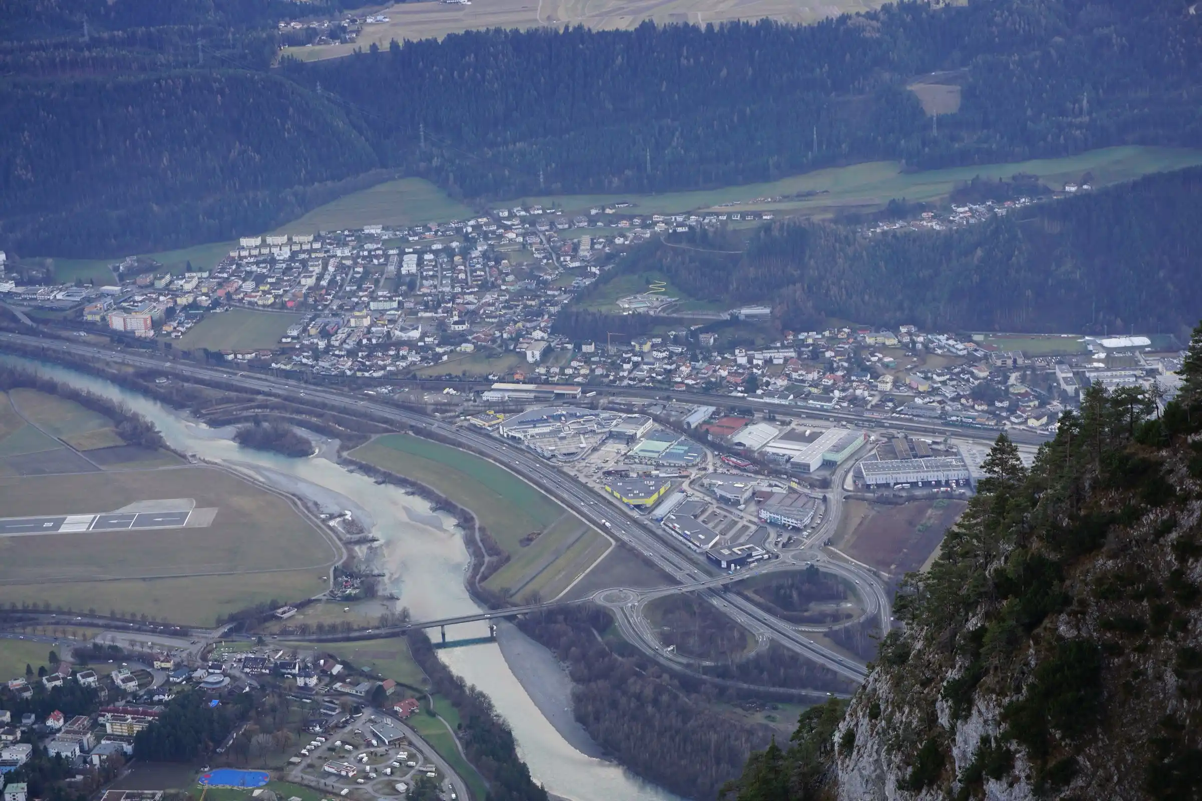 Blick vom Hechenbergl auf Völs im Inntal